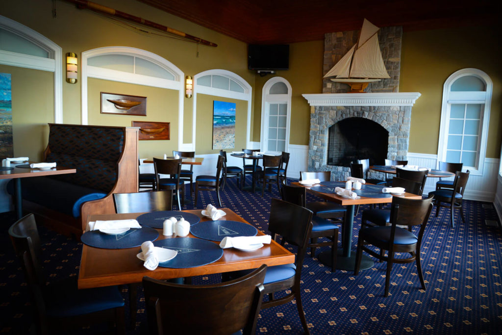 yacht club dining options